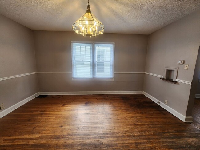 Building Photo - 2 Bedroom Home