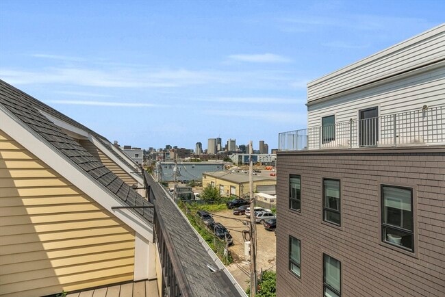 Building Photo - 83 Dresser St