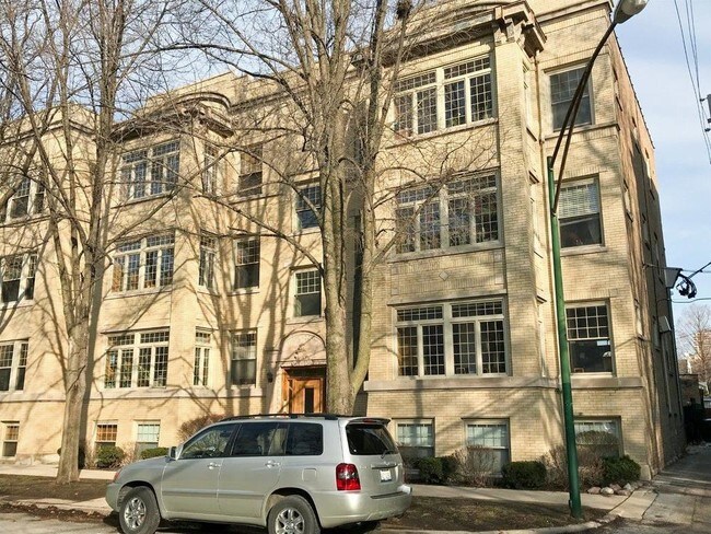 Building Photo - The Ladonna