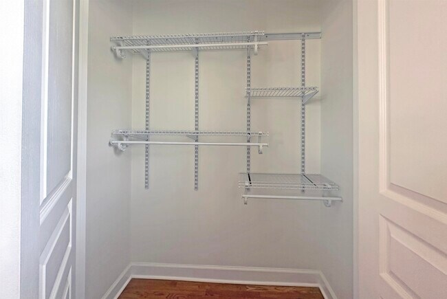 Building Photo - 3815 Montclair Dr