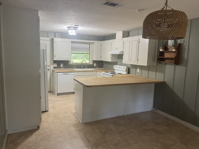 Building Photo - 7148 TX-75