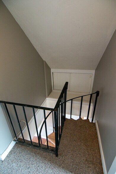 Building Photo - 118 Vine St