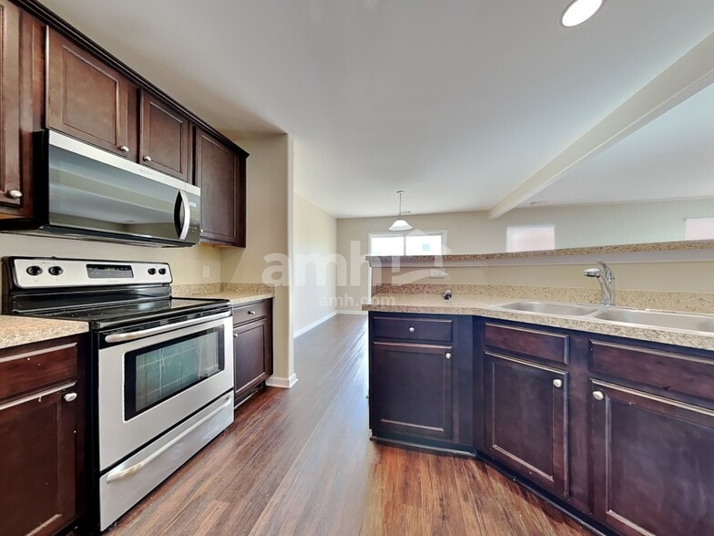 Building Photo - 1 Amber Dr