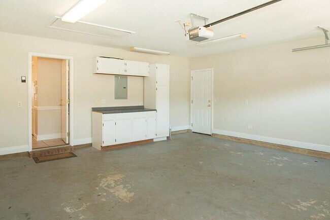 Building Photo - 274 Tecumseh Ln
