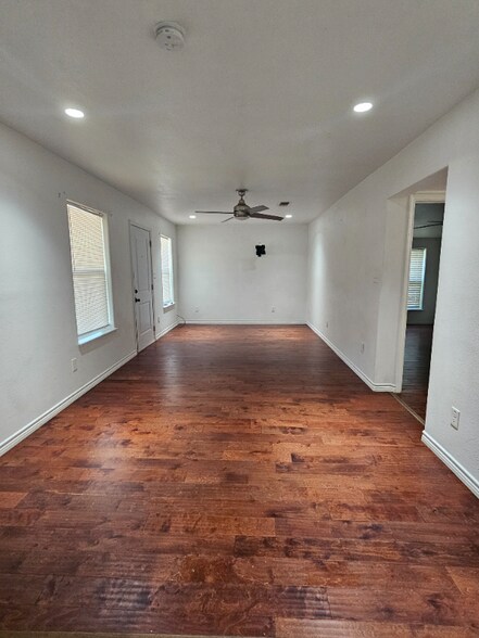 Building Photo - 729 N Ruddell St
