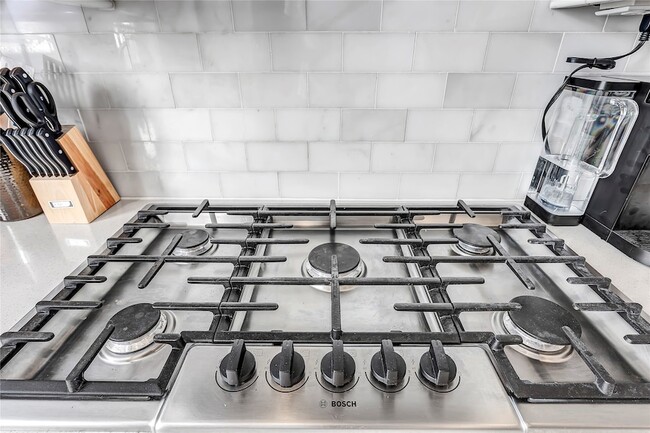 Building Photo - 4128 Willowbend Blvd