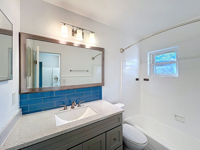 Building Photo - 742 E Church Ave