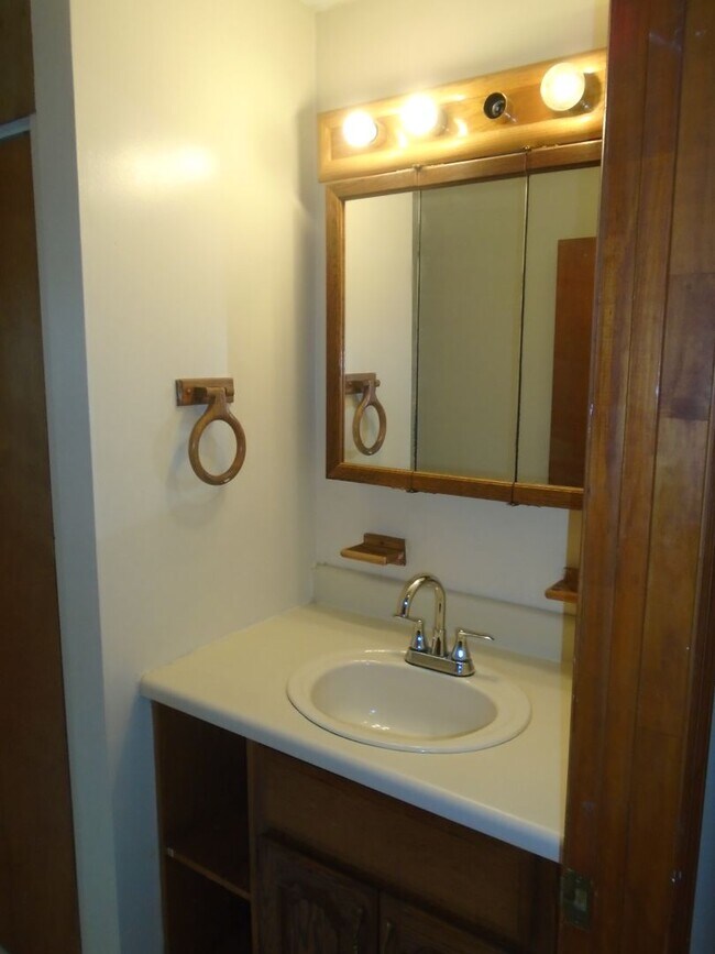 Building Photo - 614 Drypoint Ln