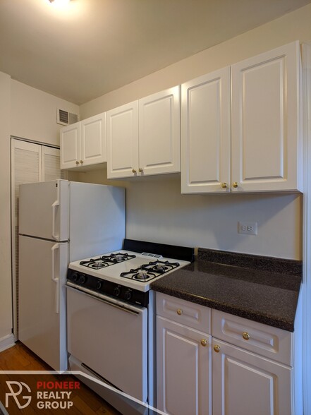 Building Photo - 2948 N Seminary Ave