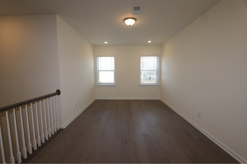 Building Photo - 1924 Carrollton Dr