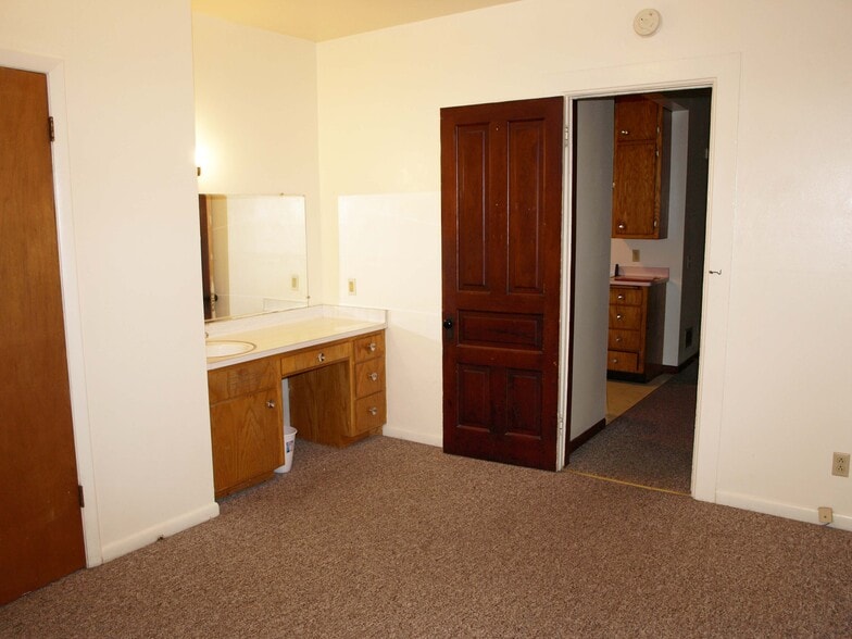 Bedroom 2 - 1935 University Ave