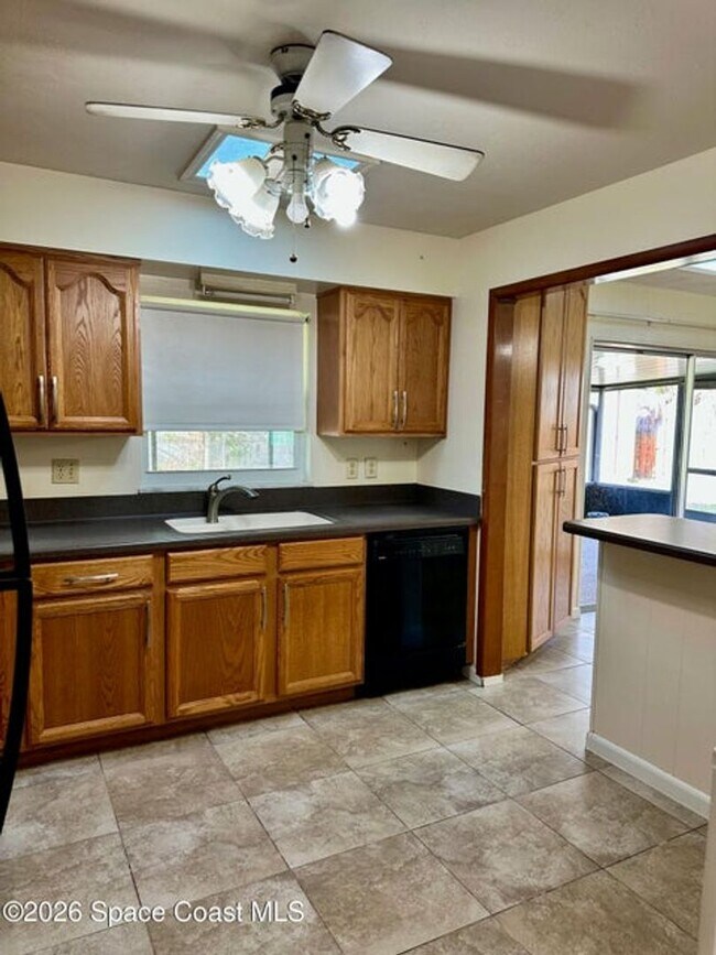 Building Photo - 680 Birchwood Ln