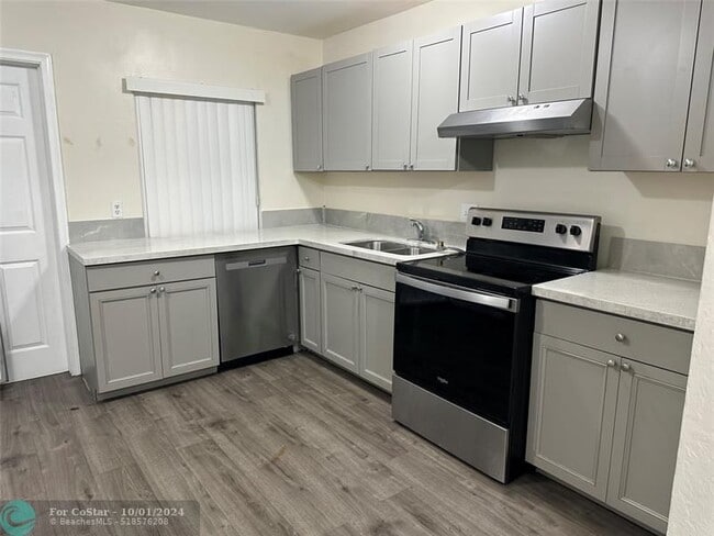 Building Photo - 10601 NW 45th St