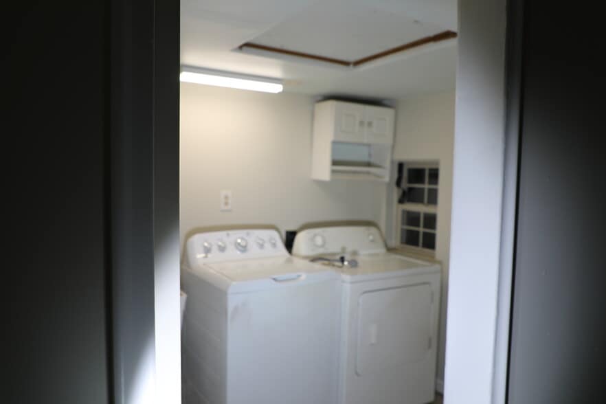 Building Photo - 25323 Orchard Lake Rd