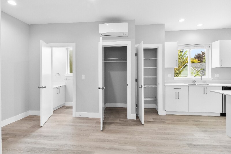 Building Photo - 5726 Sterling Ave