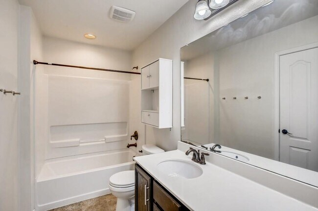 Building Photo - 8900 Edmundsbury Dr