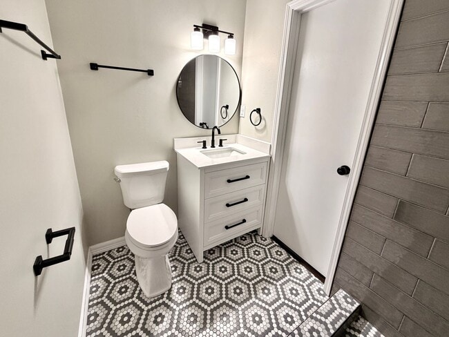 Building Photo - Newly Remodeled 3/2 Jenks Home