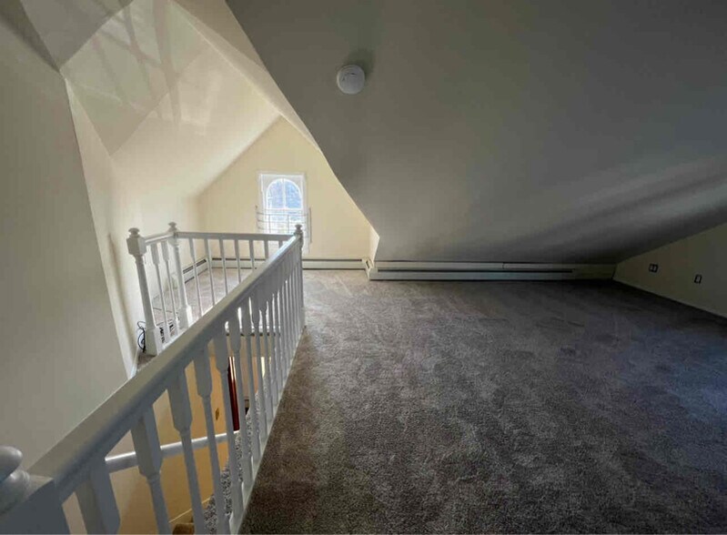 Building Photo - 416 Front St