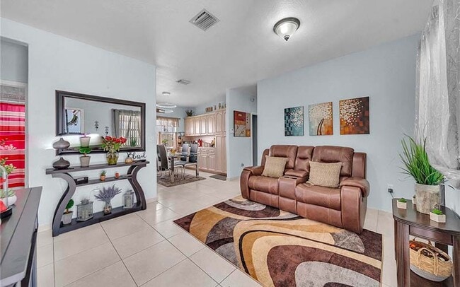 Building Photo - 7567 N Augusta Dr