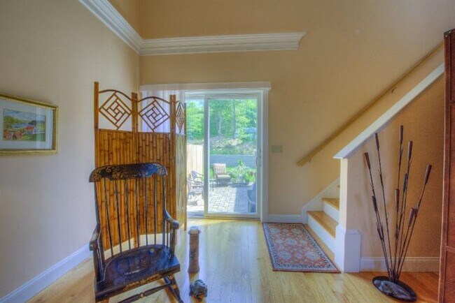 Building Photo - 9 Aspen Rd