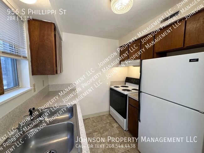 Building Photo - 956 S Phillippi St