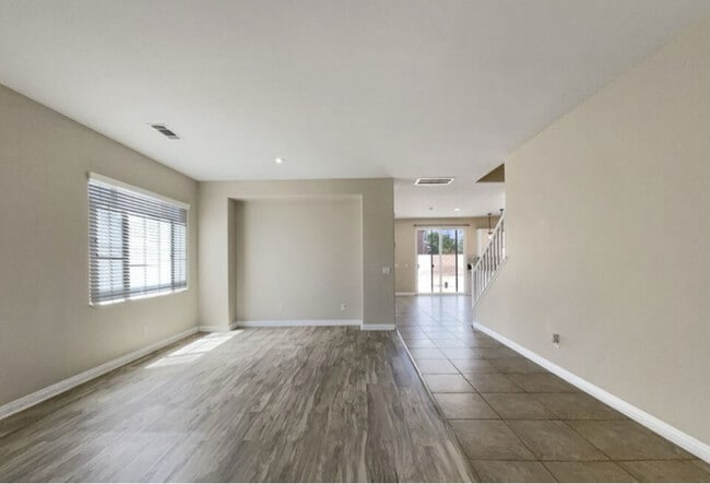 Building Photo - 1058 W Ave K
