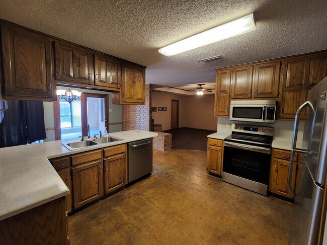 Building Photo - 6031 73rd St