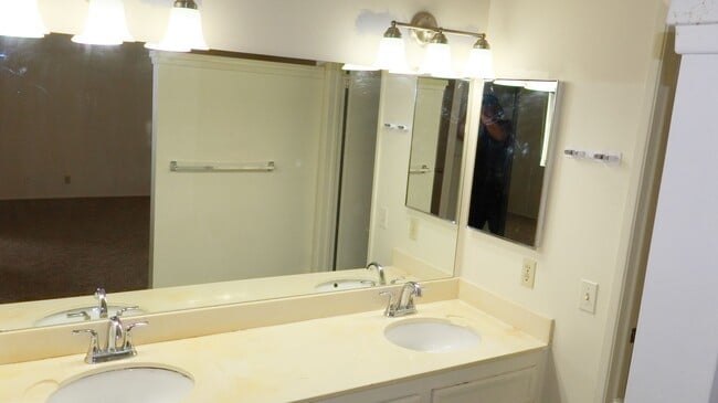 Building Photo - 3 bedrooms townhome in Chula Vista CA - Terranova Area