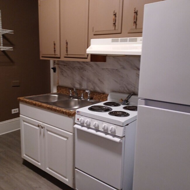 Building Photo - 226 E Maple Street