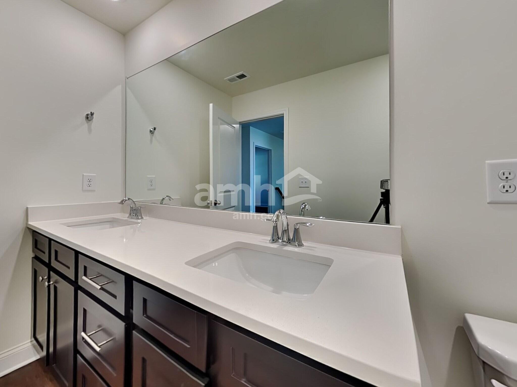 Building Photo - 110 Pecan Dr