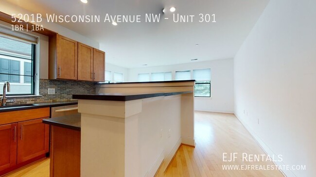 Building Photo - Friendship Heights Modern One Bedroom Off ...