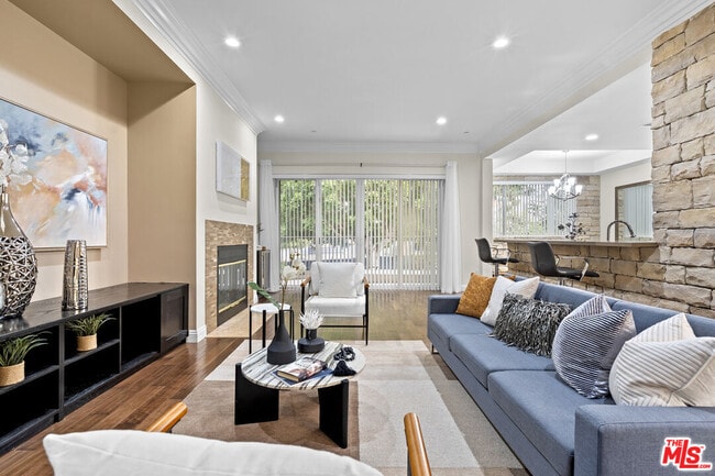 Building Photo - 4848 Wilshire Blvd