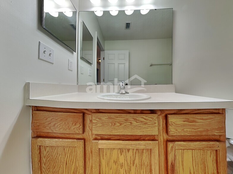 Building Photo - 14070 Eagle Feathers Dr