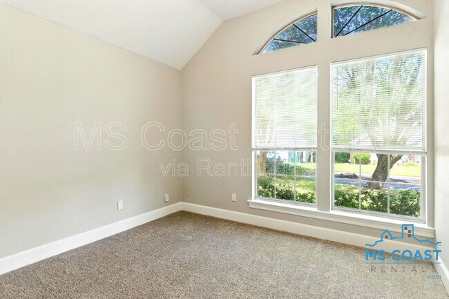 Building Photo - 11360 Creek Dr