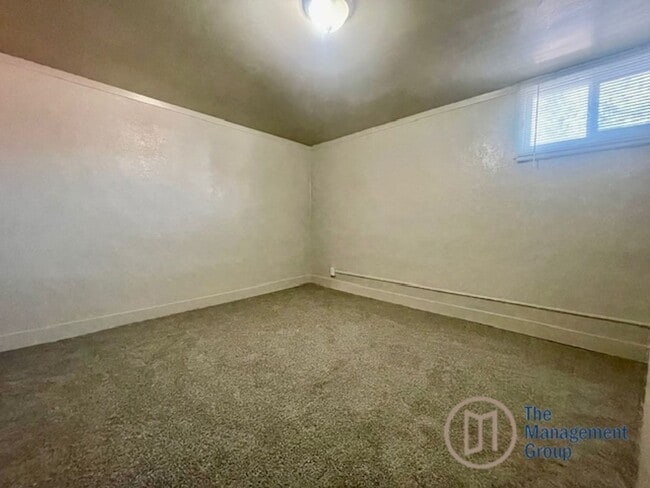 Building Photo - 1st month half off! Downstairs Duplex Deli...