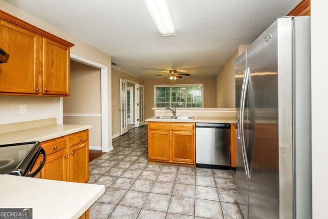 Building Photo - 6857 Robinwood Trail