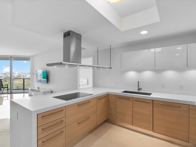 Building Photo - 17301 Biscayne Blvd