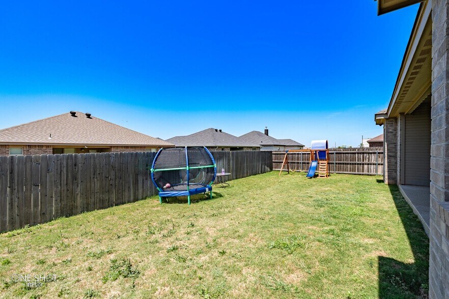 Building Photo - 3018 Oakley