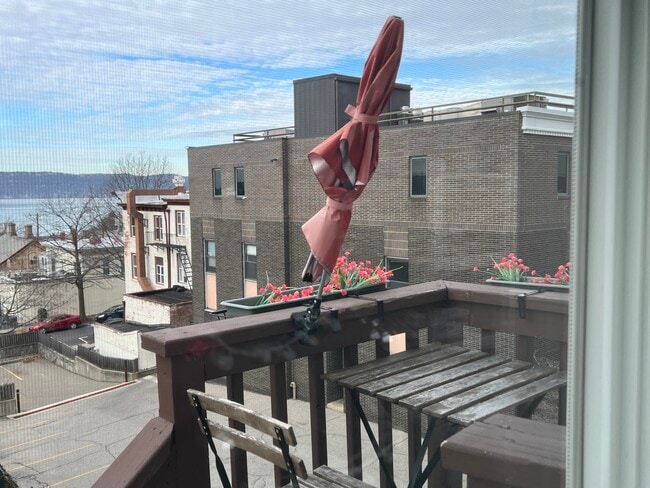 Building Photo - 10 S Eckar St