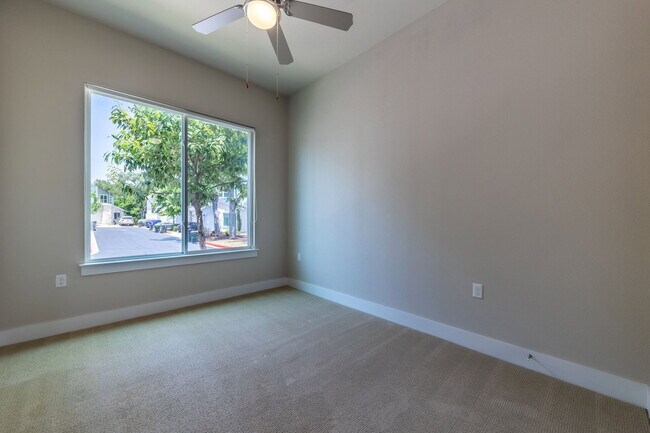 Building Photo - 3108 E 51st St