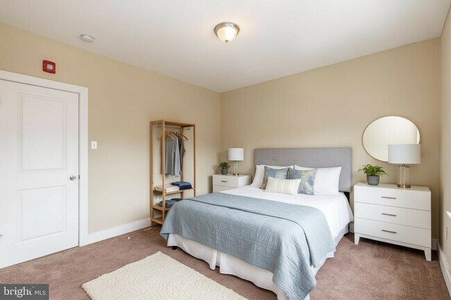 Building Photo - 2310 N Park Ave