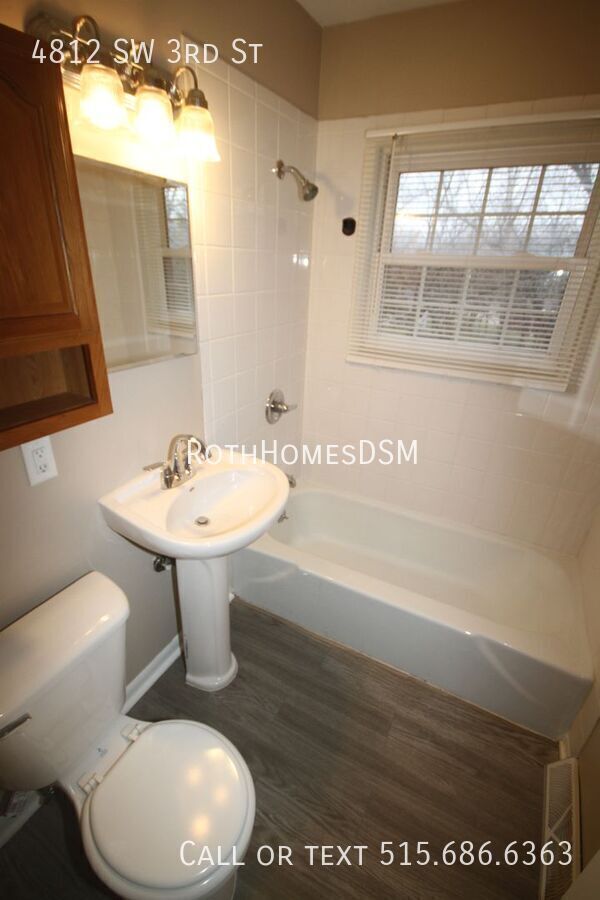 Building Photo - 4812 SW 3rd St