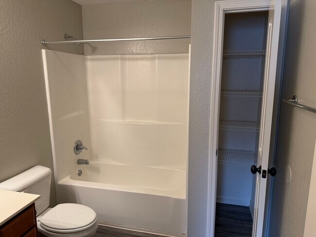 Building Photo - 2403 Talbott Way