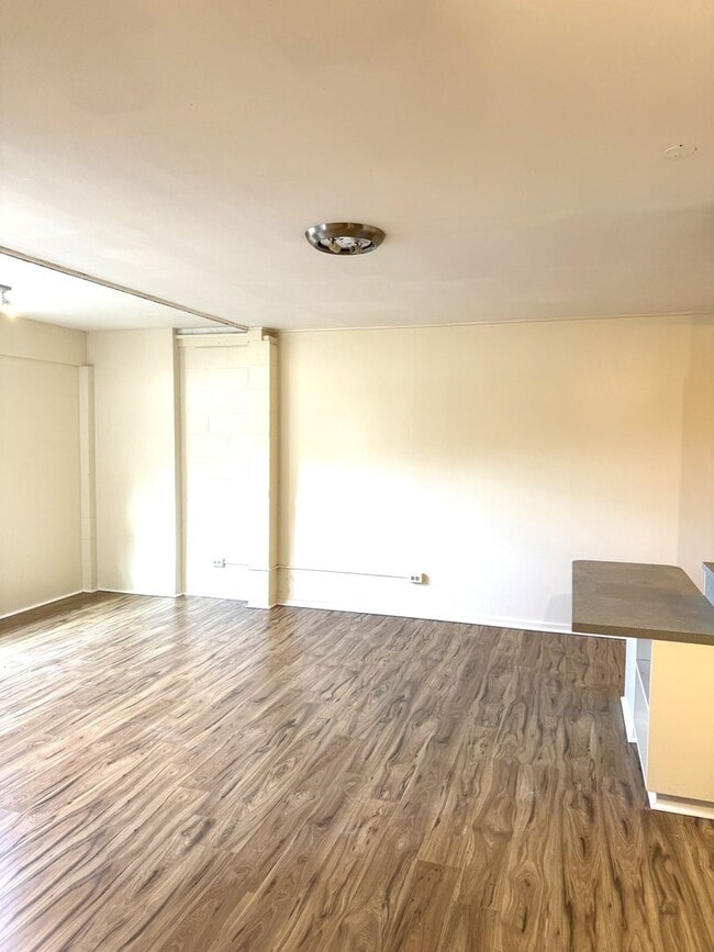 Building Photo - Highly Desirable Dowsett - Move-in Ready One Bedroom - Internet Included!