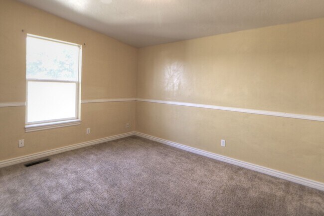 Building Photo - Pet Friendly American Fork Home