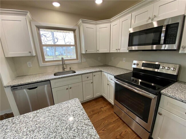 Building Photo - 124 Robert Dr