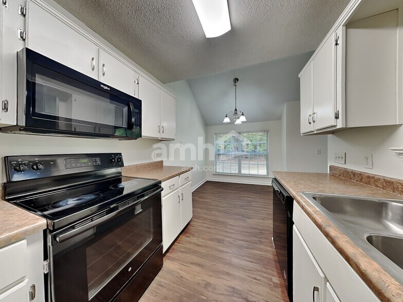 Building Photo - 20 Carlisle Ln