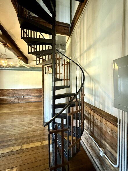 spiral stairs - 628 W Market St