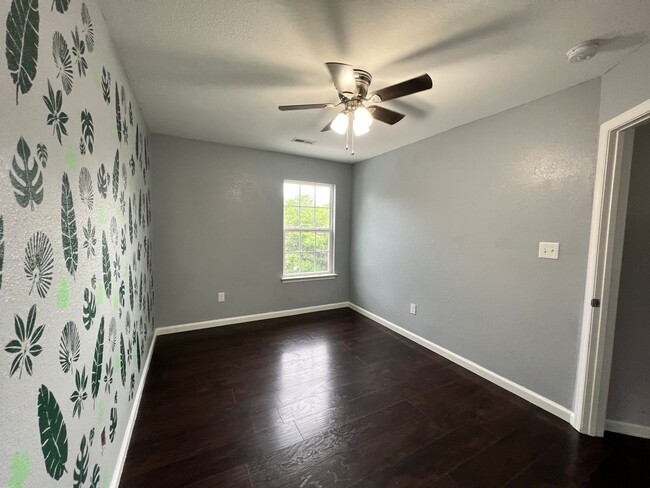Building Photo - 3 bedroom home in Portmsouth