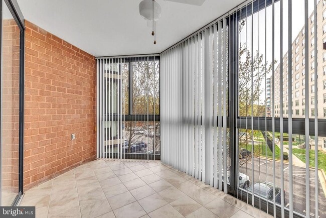 Building Photo - 1001 N Randolph St